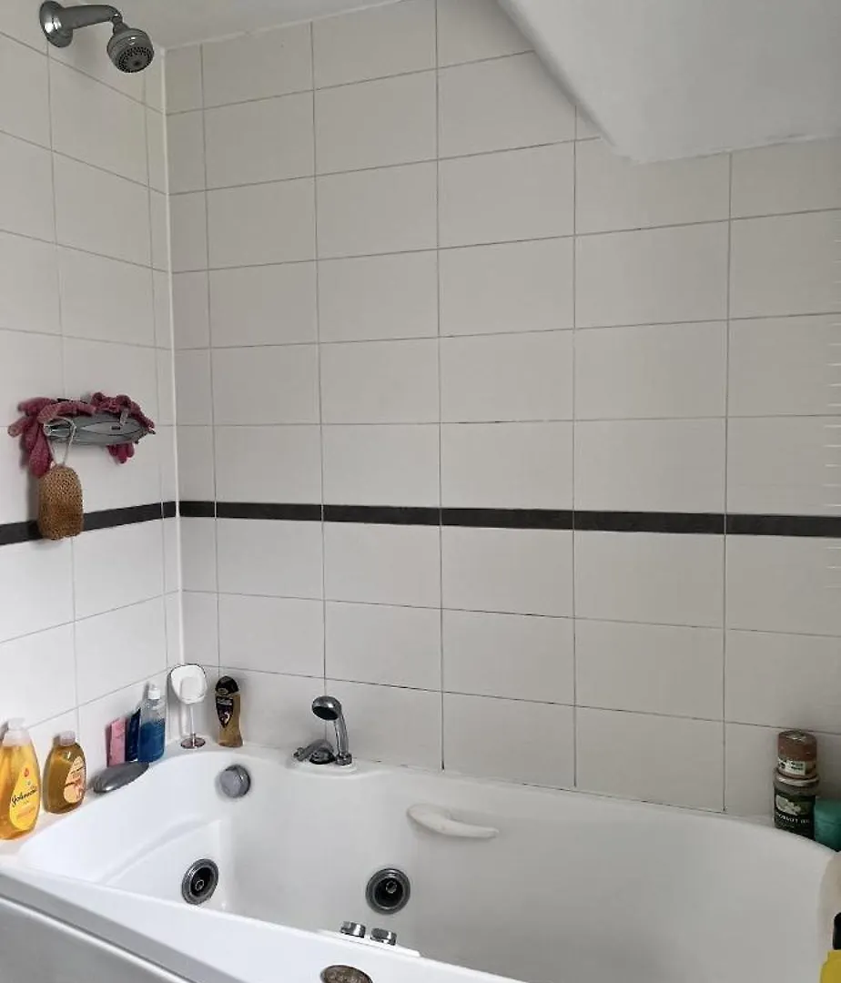 Private Bedroom In Detached Home In Newington Edimburgo Reino Unido