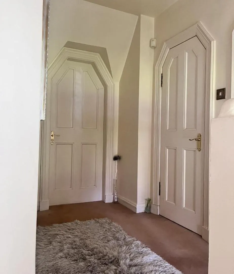 Private Bedroom In Detached Home In Newington Edimburgo Habitación en casa particular